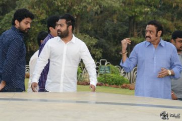 NTR Family Visit to NTR Ghat 2016